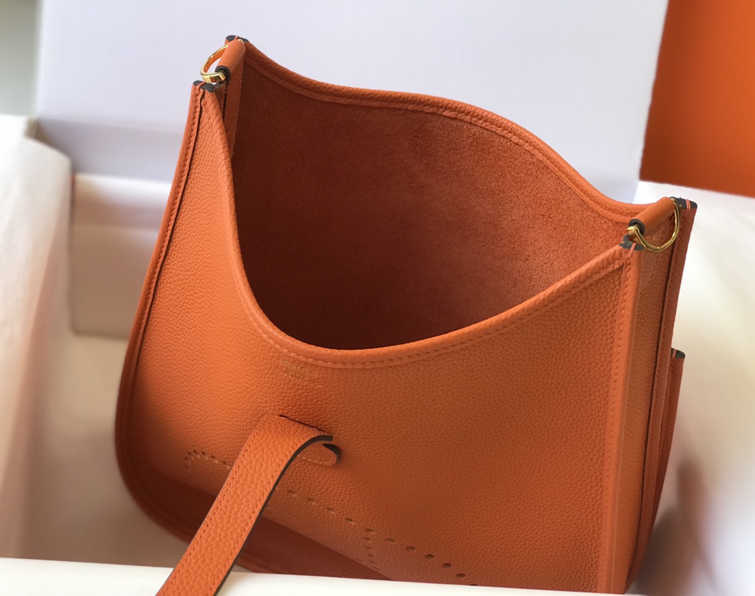 Hermes Evelyne III 29 PM Shoulder Bag In Orange Clemence Leather